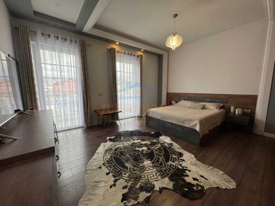 Tirane, shitet Vile 2 Katshe Kati 1, 320 m² 400.000 € (Kamez)