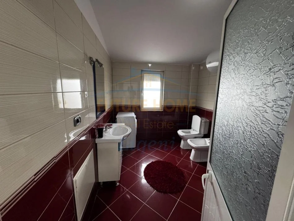 Tirane, jepet me qera apartament 2+1+Ballkon Kati 5, 115 m² 750 € 