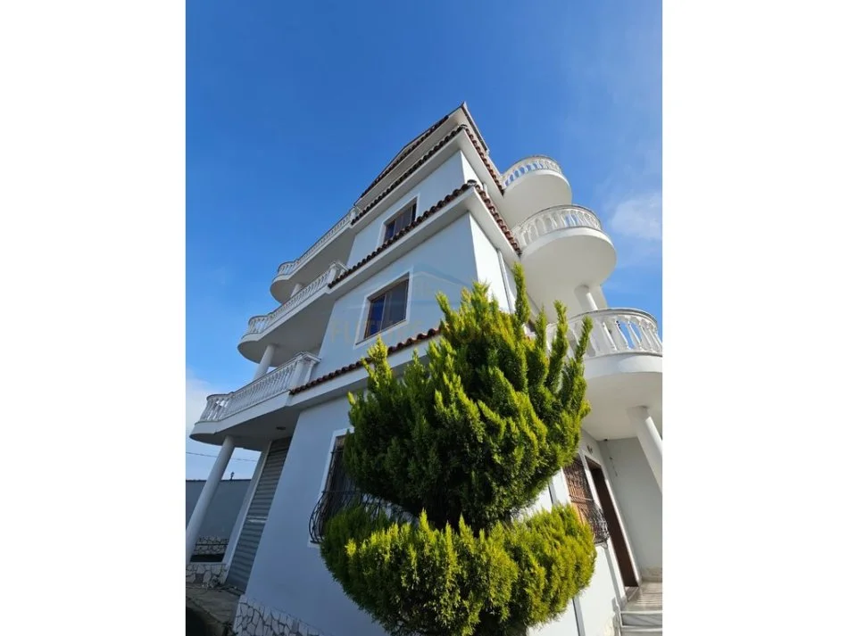 Mali Robit, shitet Vile ne plazh , 460 m² 650.000 € (Mali i Robit)