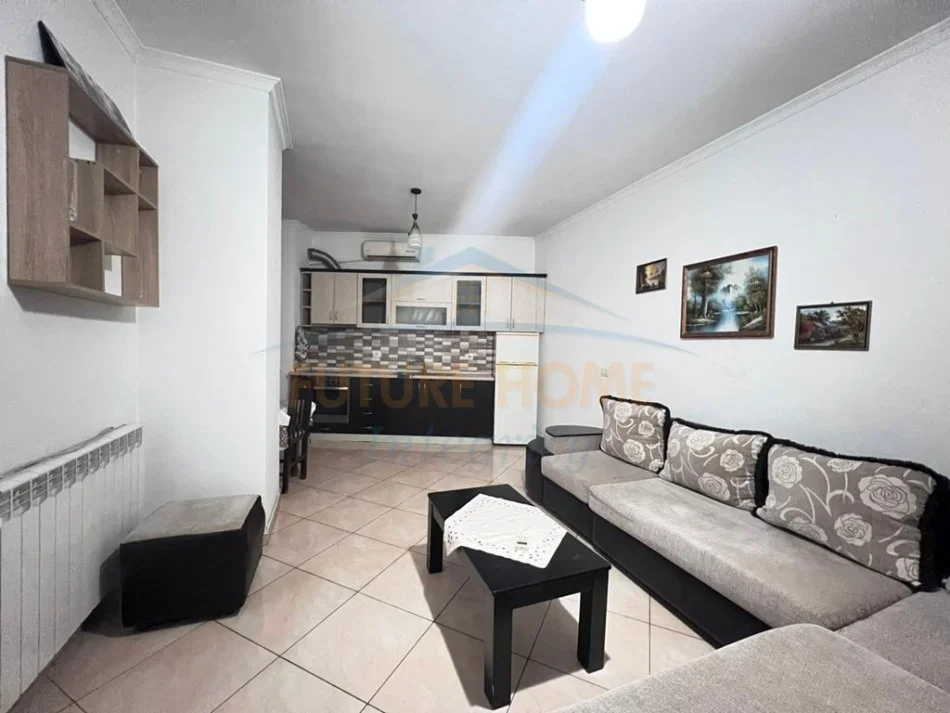 Tirane, jepet me qera apartament 1+1 Kati 5, 68 m² 519 € (Porcelan)