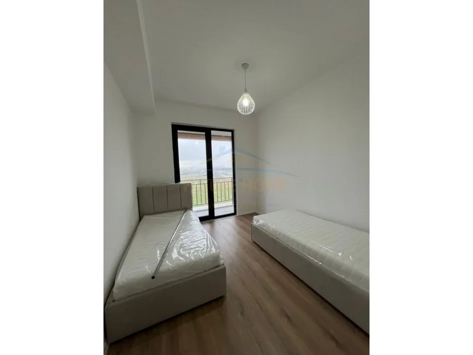 Tirane, jepet me qera apartament 2+1+Post Parkimi  Kati 5, 93 m² 650 € (URBAN GATE)