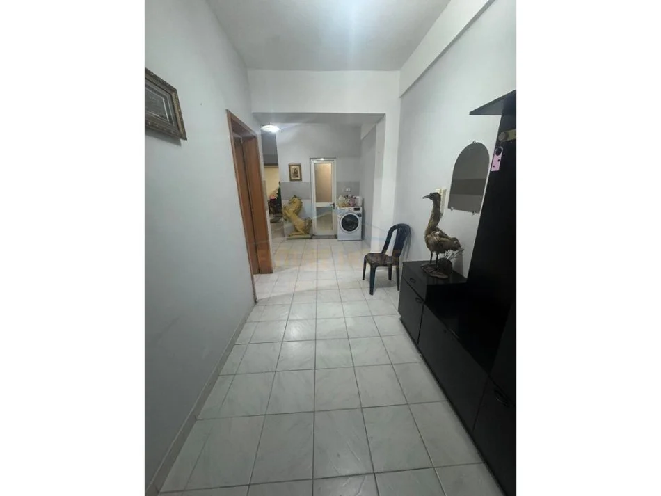 Tirane, shitet apartament 2+1+Ballkon Kati 1, 106 m² 255.000 € (Sheshi Wilson)