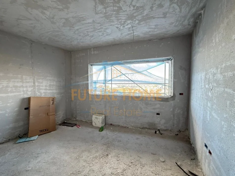 Tirane, shes apartament duplex 3+1+Ballkon Kati 0, 230 m² 380.000 € 