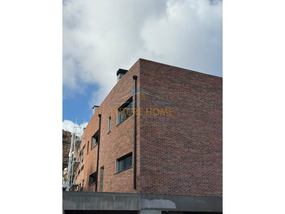 Tirane, shes apartament duplex 3+1+Ballkon Kati 1, 230 m² 380.000 € (Rezidenca Kodra e Diellit 2)