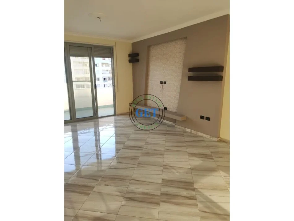 Durres, jepet me qera apartament 2+1+Ballkon Kati 6, 101 m² 260 € (Ish URT Durres)