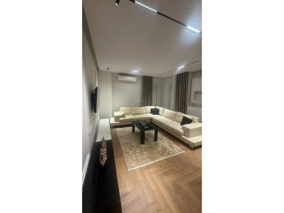 Tirane, jepet me qera apartament 2+1 Kati 5, 81 m² 1.100 € 