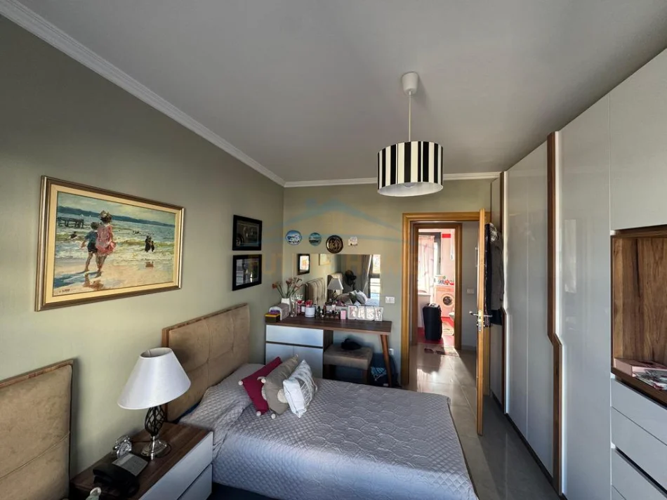 Tirane, shitet apartament 3+1+Ballkon Kati 6, 130 m² 416.000 € (Rruga e Kosovareve)