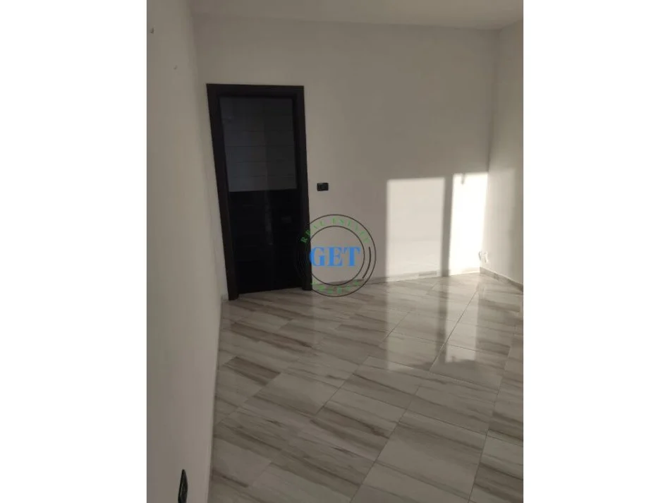 Durres, jepet me qera apartament 2+1+Ballkon Kati 6, 101 m² 260 € (Ish URT Durres)