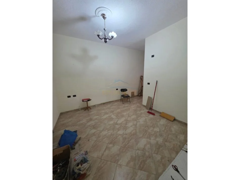 Tirane, jepet me qera ambjent biznesi Kati 1, 100 m² 950 € 