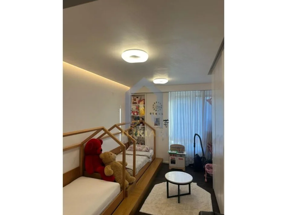 Tirane, shitet apartament 2+1+Ballkon Kati 4, 115 m² (Apartament 2+1+ post parkim me qira ne "Myslym Shyr")