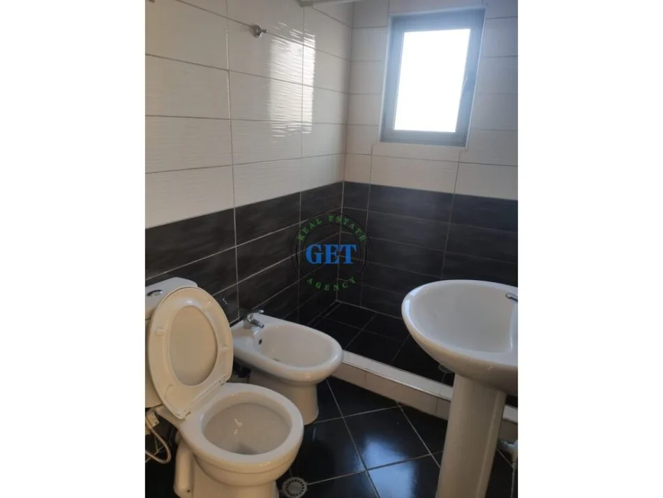Durres, jepet me qera apartament 2+1+Ballkon Kati 6, 101 m² 260 € (Ish URT Durres)