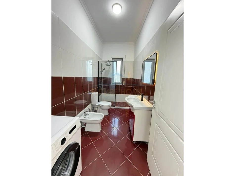 Tirane, shes apartament 2+1+Ballkon Kati 2, 95 m² 169.000 € 