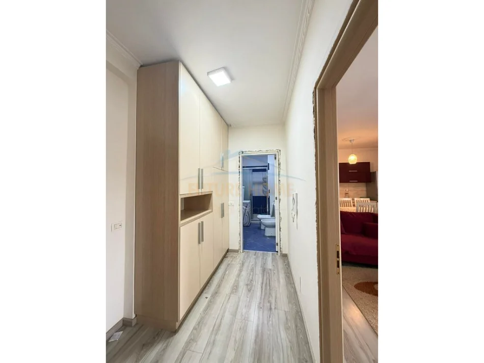Tirane, shitet apartament 1+1+Ballkon Kati 7, 65 m² 113.000 € (unaza e re)