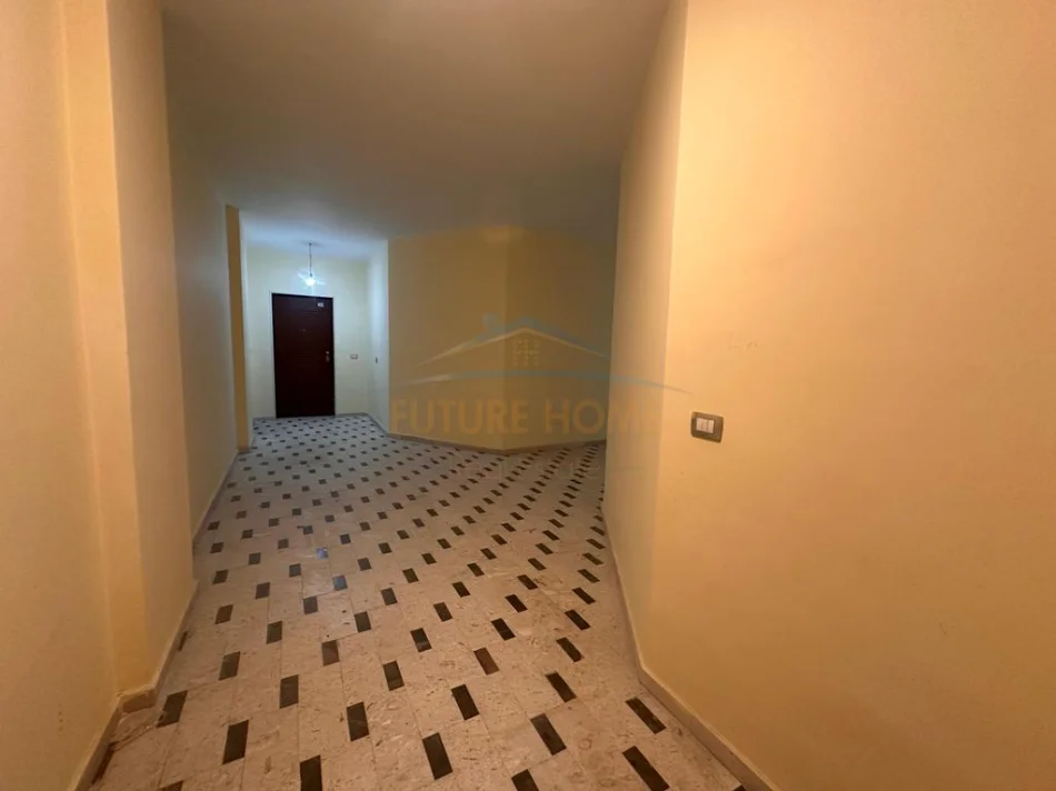 Vlore, shitet apartament 2+1+Ballkon Kati 6, 210.000 € (Lungomare)
