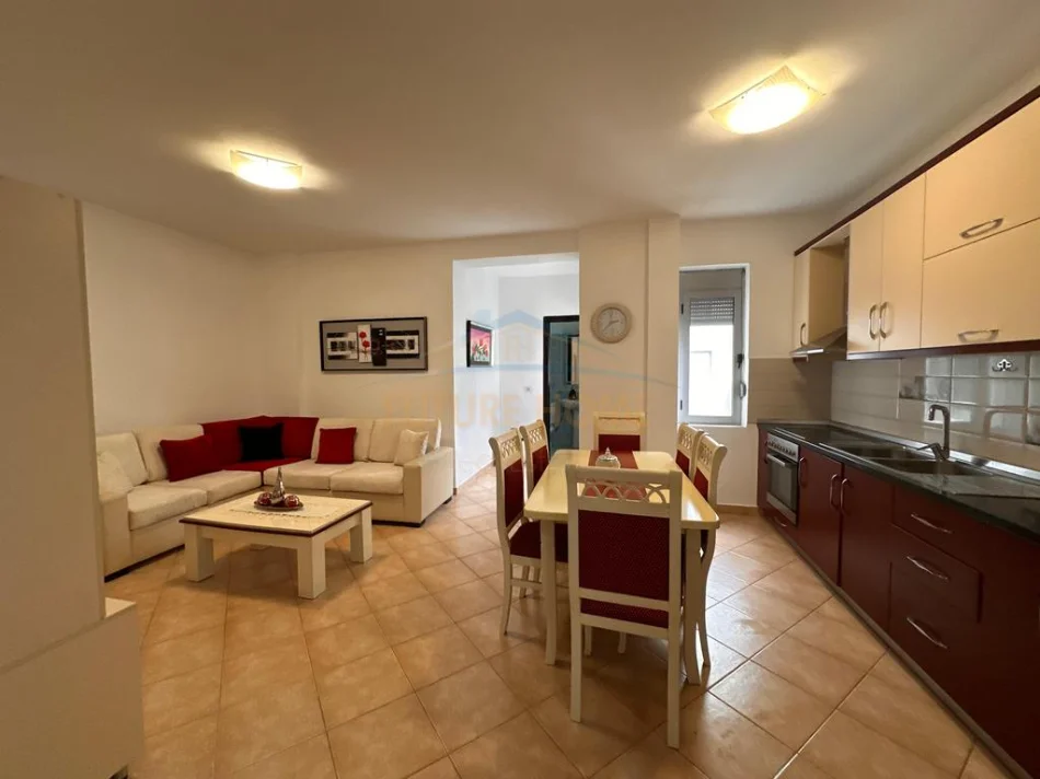 Vlore, shitet apartament 2+1+Ballkon Kati 6, 210.000 € (Lungomare)