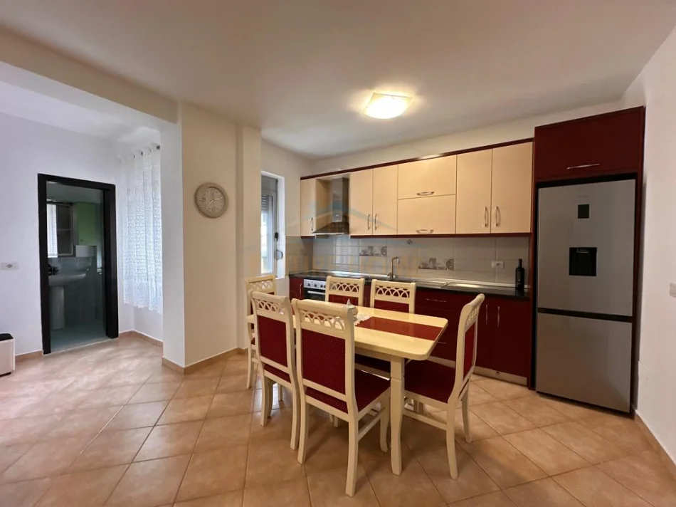Vlore, shitet apartament 2+1+Ballkon Kati 6, 210.000 € (Lungomare)