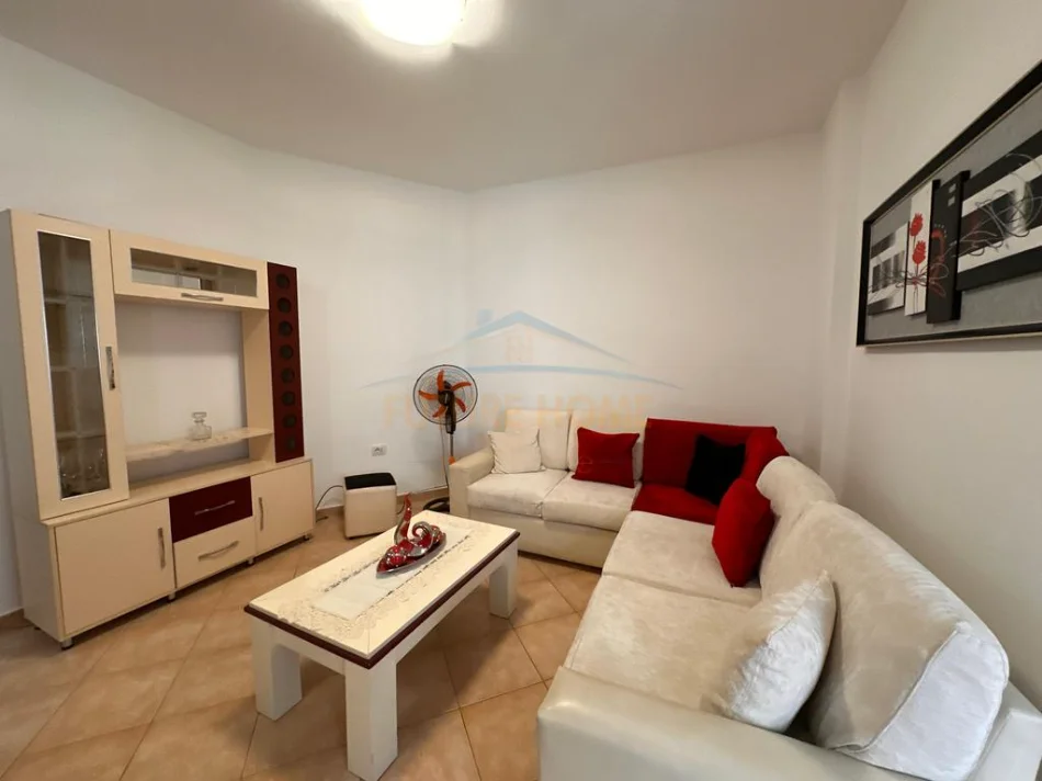 Vlore, shitet apartament 2+1+Ballkon Kati 6, 210.000 € (Lungomare)