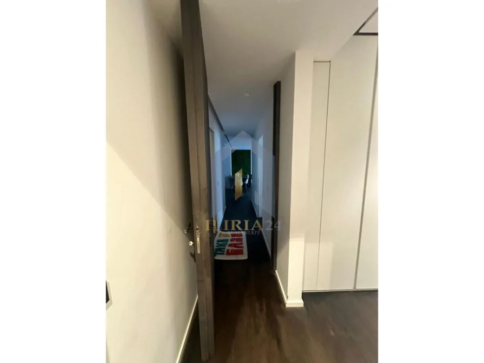 Tirane, shitet apartament 2+1+Ballkon Kati 4, 115 m² (Apartament 2+1+ post parkim me qira ne "Myslym Shyr")