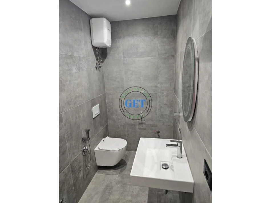 Durres, jepet me qera dyqan Kati 0, 86 m² 1.500 € (Rruga e Portit, Durres)
