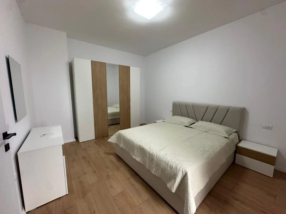 Tirane, jepet me qera apartament 2+1+Ballkon Kati 5, 74 m² 450 € (Rruga Jordan Misja , Paskuqan)
