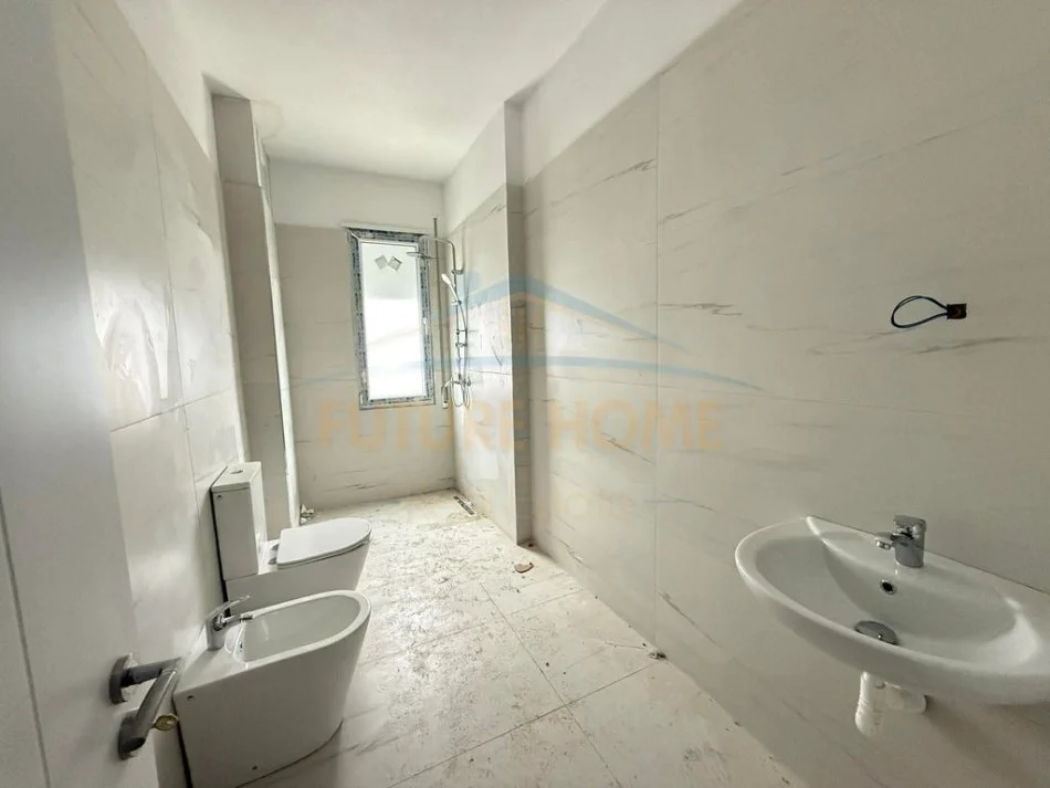 Tirane, shitet apartament 2+1 Kati 3, 116 m² 120.000 € (Kamez)