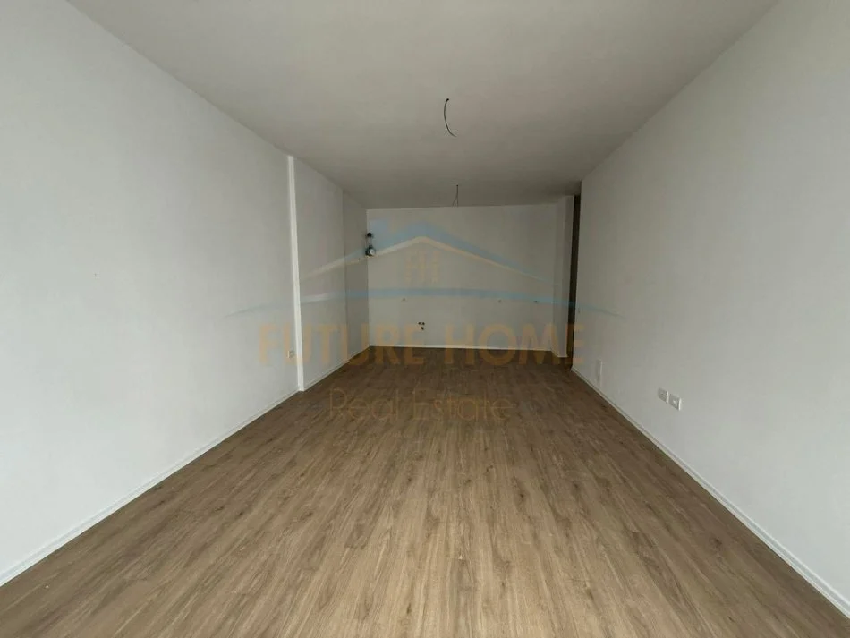 Tirane, shitet apartament 2+1 Kati 3, 116 m² 120.000 € (Kamez)