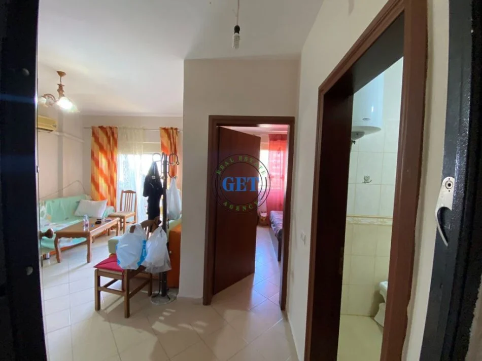 Durres, jepet me qera apartament 1+1+Ballkon Kati 4, 55 m² 230 € (Shkembi Kavajes)