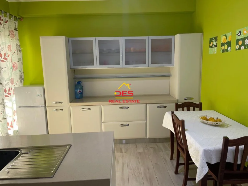 Vlore, jepet me qera shtepi 2+1+Ballkon Kati 0, 100 m² 500 € (Rruga Petro Marko)