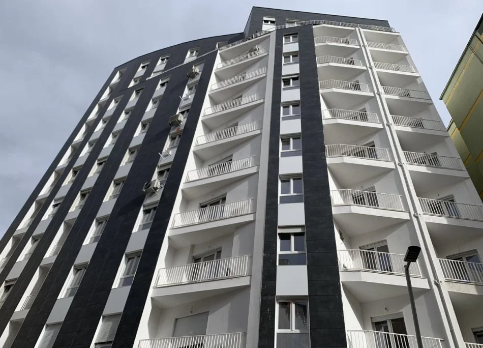 Apartament 1+1 ne Shitje ne Rr e Barrikadave .