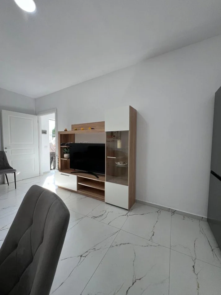 Durres, jepet me qera shtepi 1+1 , 70 m² 400 € 