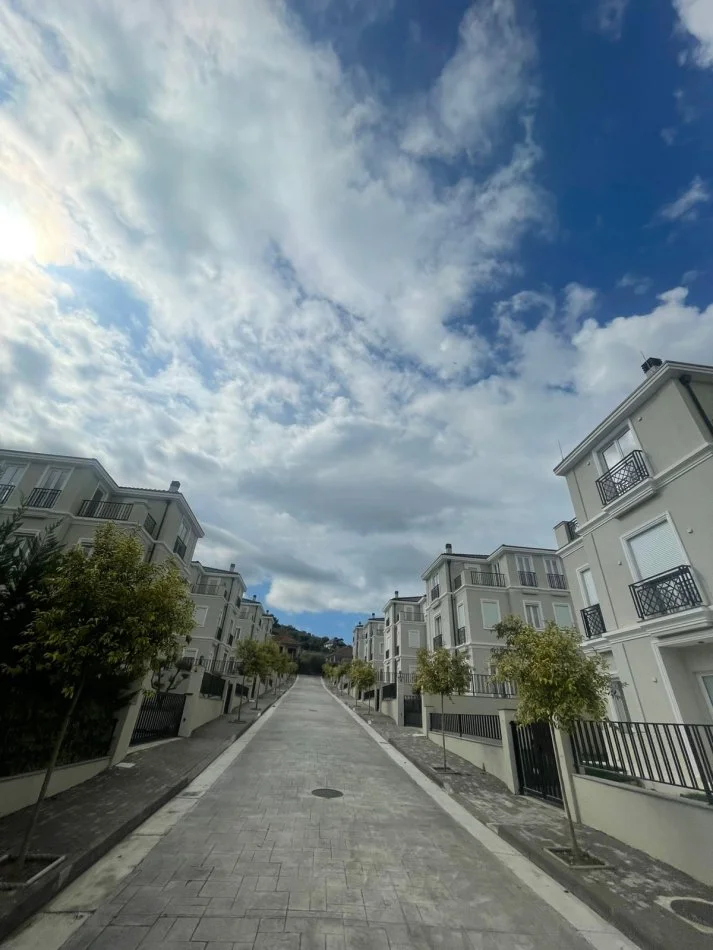 Tirane, shitet Vile 4+1 Kati 3, 234 m² 450.000 € (Mjull-Bathore)