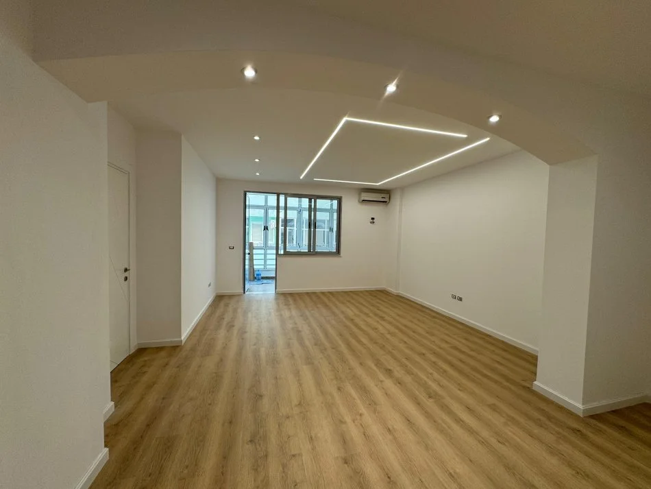 Tirane, shes apartament 2+1+Ballkon Kati 2, 105 m² 170.000 € (Kodra e Diellit)