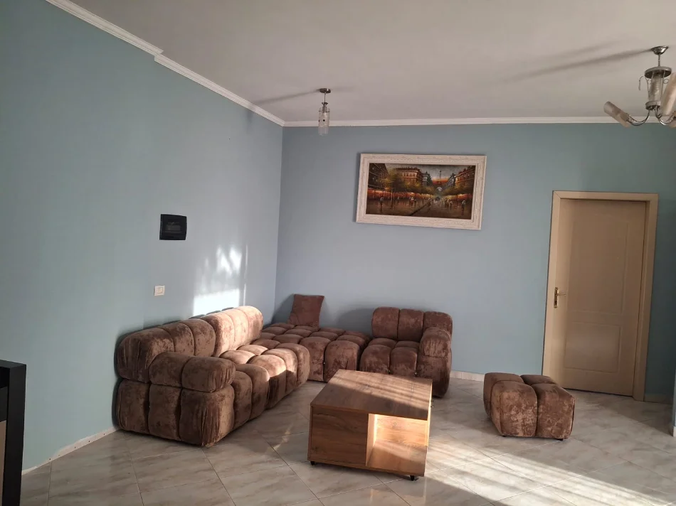 Jepet me qera 1+1 , 80 m² 350 € (Kodra e priftit)