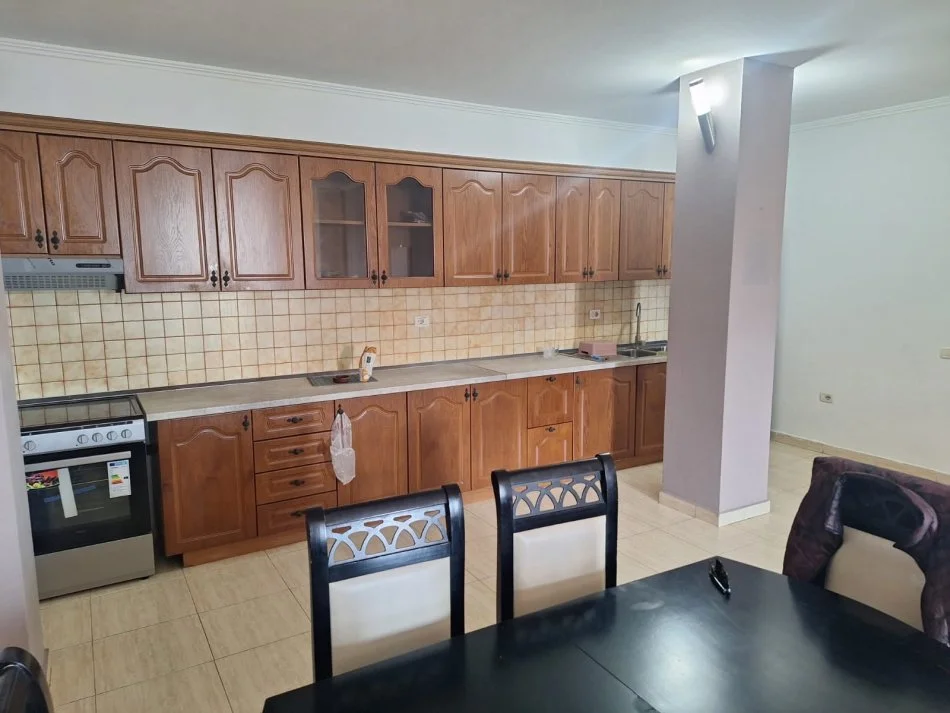 Tirane, jepet me qera apartament 2+1+Ballkon Kati 9, 120 m² 550 € (Bulevardi Zogu I)