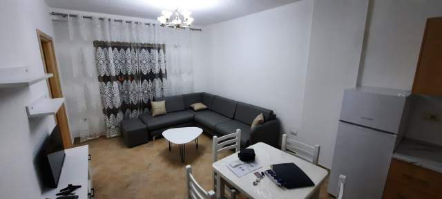 Tirane, jepet me qera apartament 1+1 Kati 4, 55 m² 300 Euro (Yzberisht)