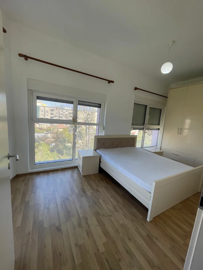 jepet me qera apartament 2+1+Ballkon Kati 4, 110 m² 500 € (Rruga Pasho Hysa)