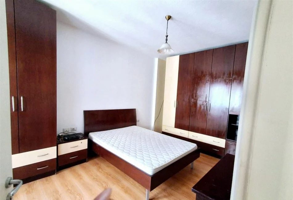 Tirane, jepet me qera apartament 1+1 Kati 6, 650 € (Piaza)