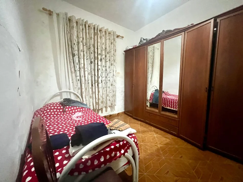 Tirane, shitet apartament 2+1+Ballkon Kati 1, 72 m² 90.000 € (Sauk i Vjeter, Mbrapa Akademise se)
