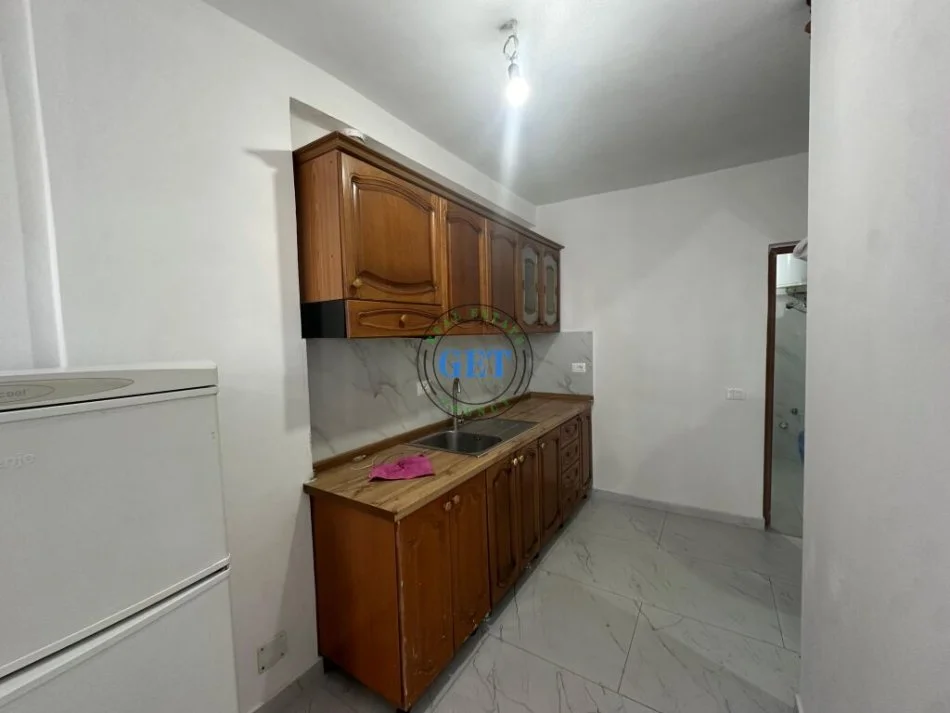 Durres, jepet me qera shtepi 2+1 , 80 m² 300 € (shkozet)