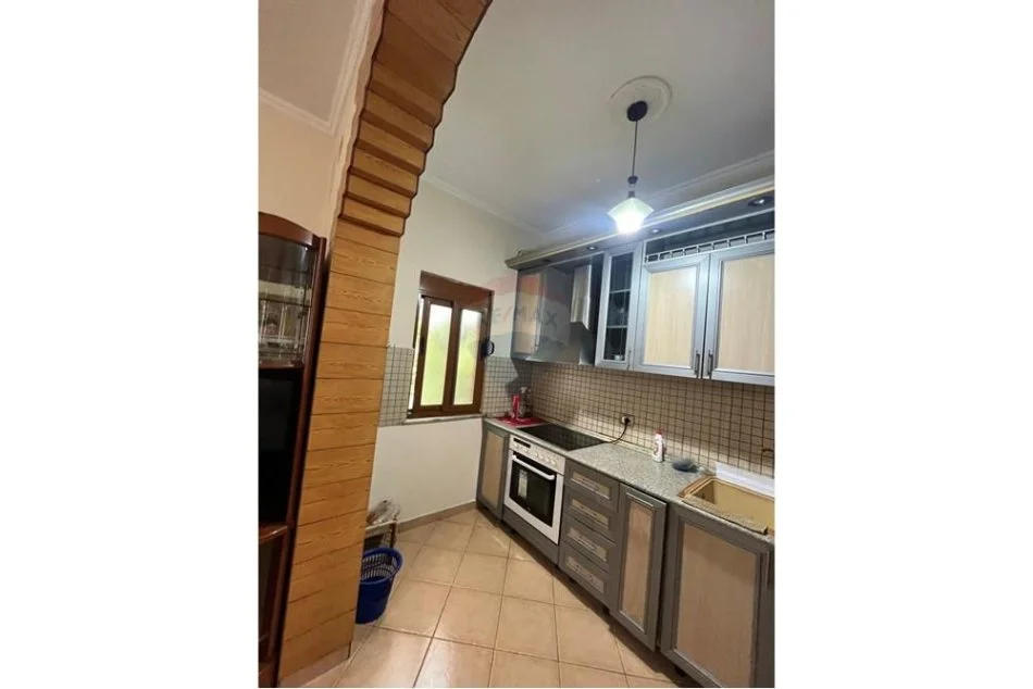 Tirane, jepet me qera , 60 m² 350 € (Rruga Vace Yela)