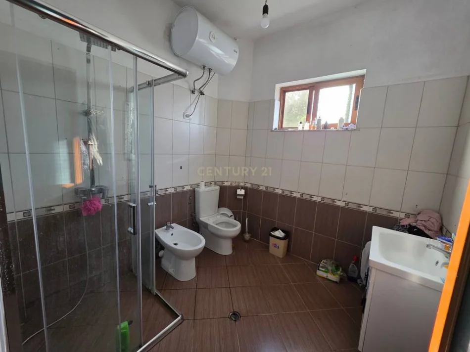 Tirane, shes apartament 5+1 Kati 2, 1.300 m² 260.000 € (Kashar)