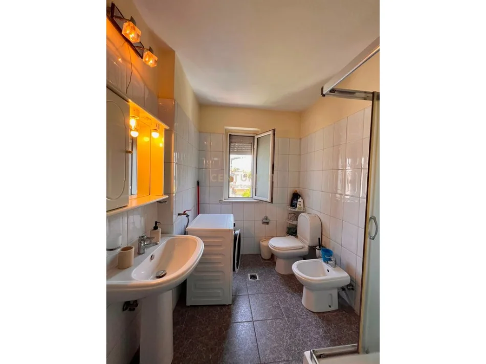 Tirane, shes apartament 1+1 Kati 4, 57 m² 140.000 € (Medreseja)