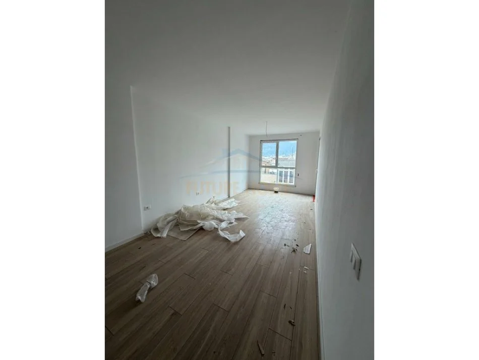 Tirane, shitet apartament 1+1 , 73 m² 176.000 € (Ish stacioni i trenit)