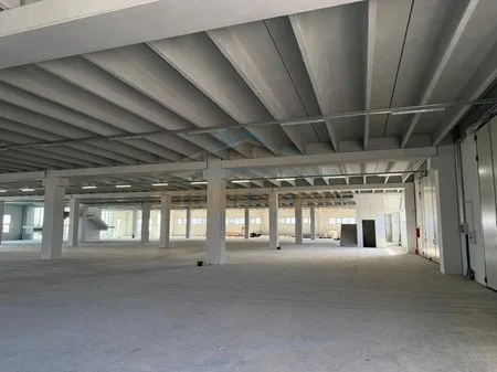 Tirane, jepet me qera ambjent biznesi Kati 0, 10.000 m² 35.000 € (Autostrada Durres-Tirane)