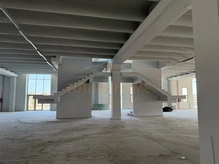 Tirane, jepet me qera ambjent biznesi Kati 0, 10.000 m² 35.000 € (Autostrada Durres-Tirane)