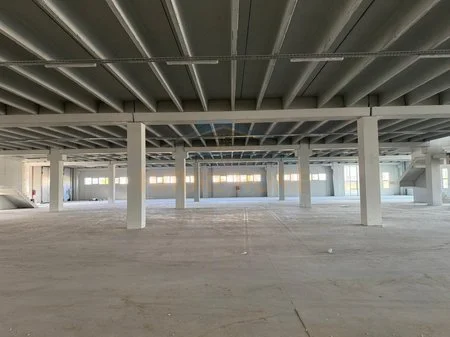 Tirane, jepet me qera ambjent biznesi Kati 0, 10.000 m² 35.000 € (Autostrada Durres-Tirane)