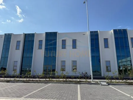 Tirane, jepet me qera ambjent biznesi Kati 0, 10.000 m² 35.000 € (Autostrada Durres-Tirane)
