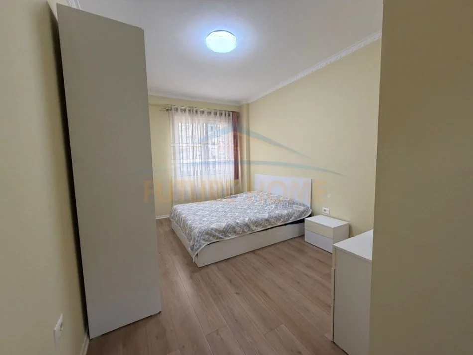 Tirane, jepet me qera apartament 2+1 Kati 4, 95 m² 550 € (Yzberisht)