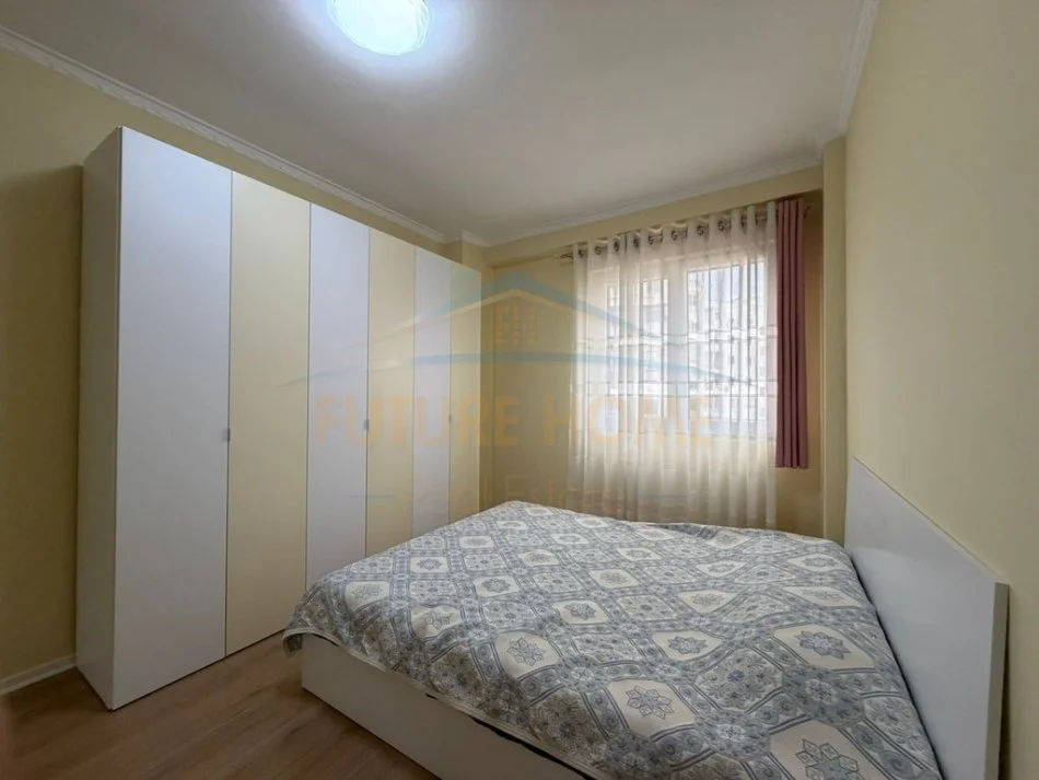 Tirane, jepet me qera apartament 2+1 Kati 4, 95 m² 550 € (Yzberisht)
