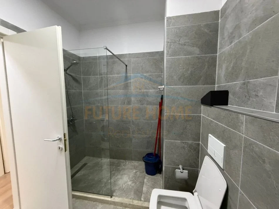 Tirane, jepet me qera apartament 2+1 Kati 4, 95 m² 550 € (Yzberisht)